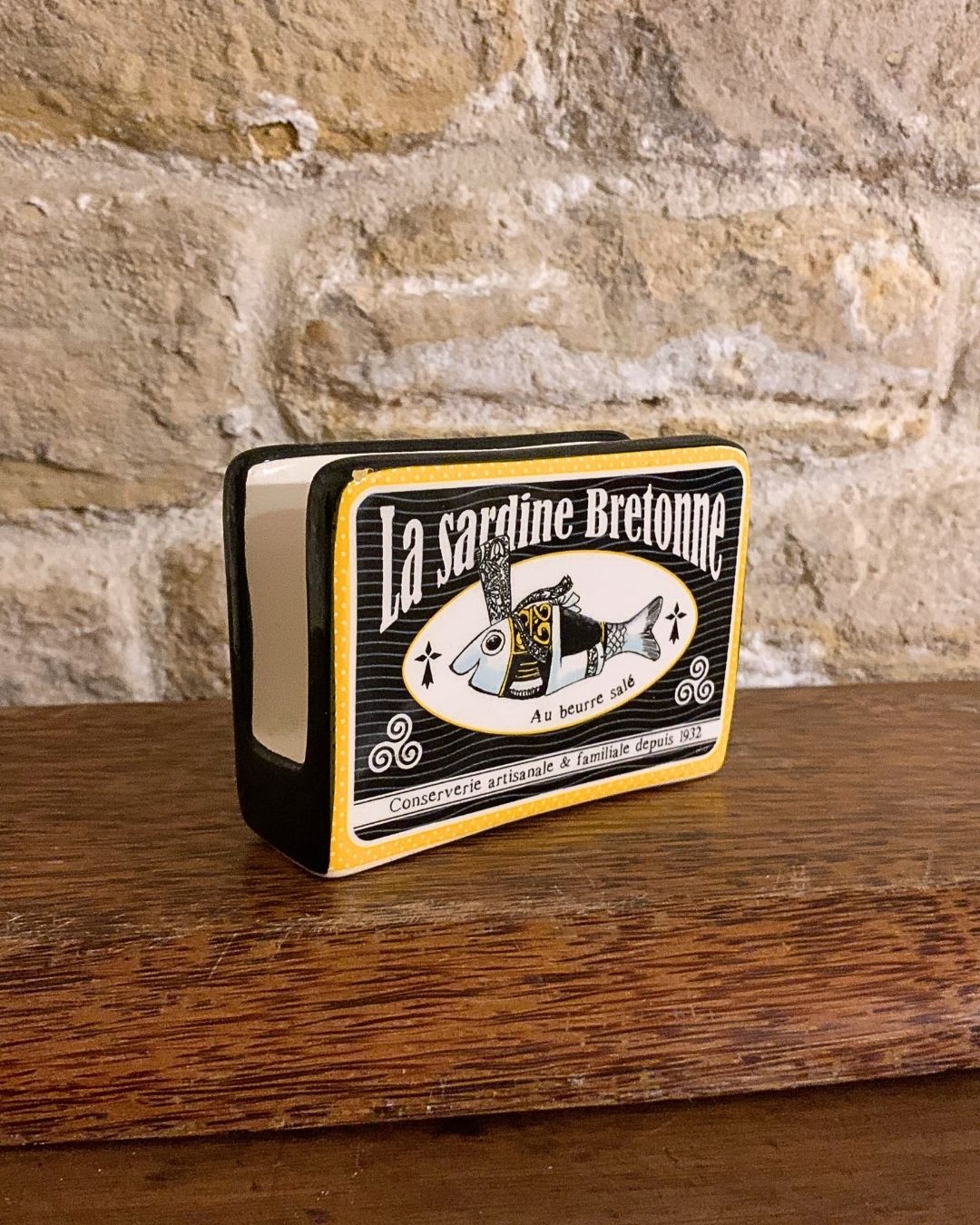 THE SERVIETTE HOLDER